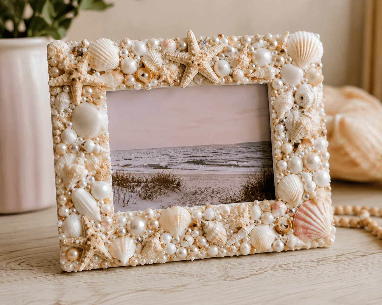 beach-themed-seashell-photo-frame-diy.jpg